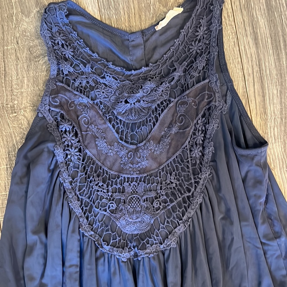 Altar’d state floral flowy embroidered top - Picture 2 of 10
